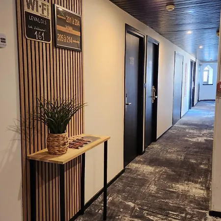 Le Valois, Centre Hotel