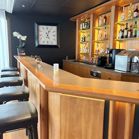 Le Valois, Centre Otel