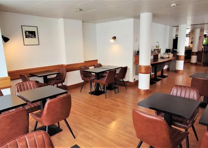 Le Valois, Centre Hotel