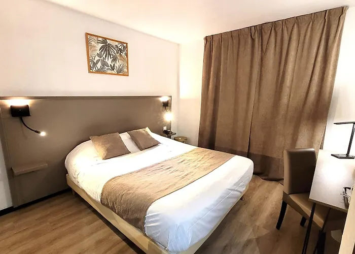 Le Valois, Centre Hotel