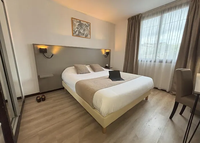 Le Valois, Centre Hotel 3*