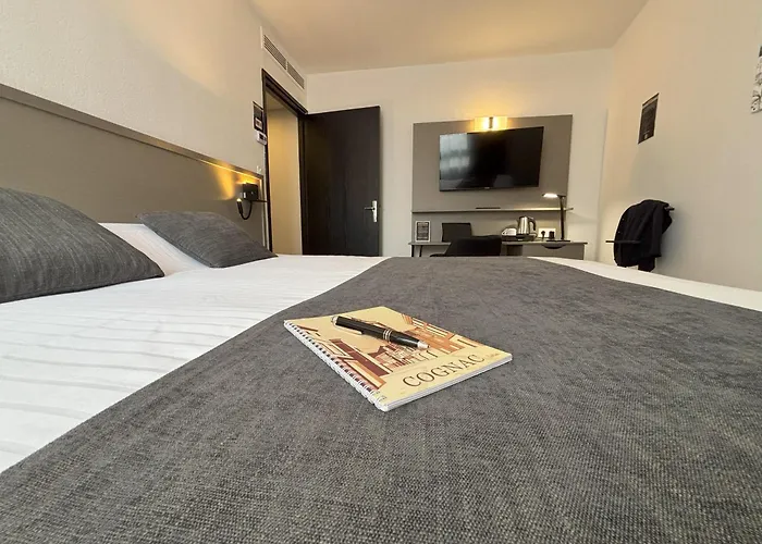 Le Valois, Centre Hotel