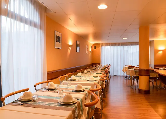 Le Valois, Centre Hotel