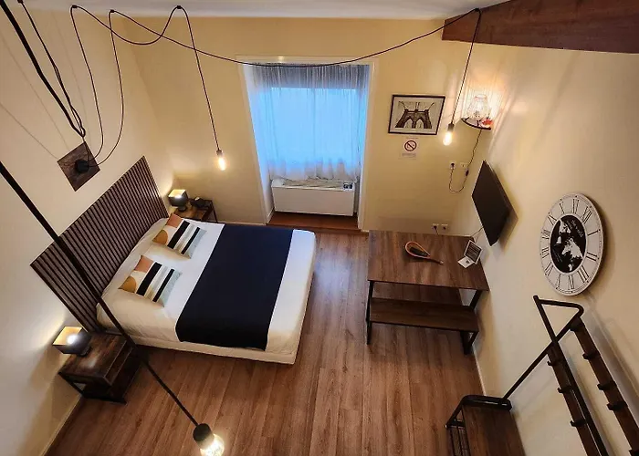 Le Valois, Centre Hotel 3*