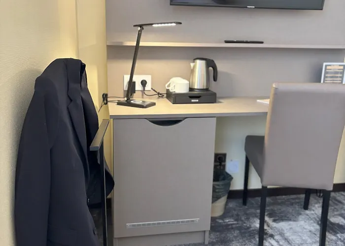 Le Valois, Centre Hotel