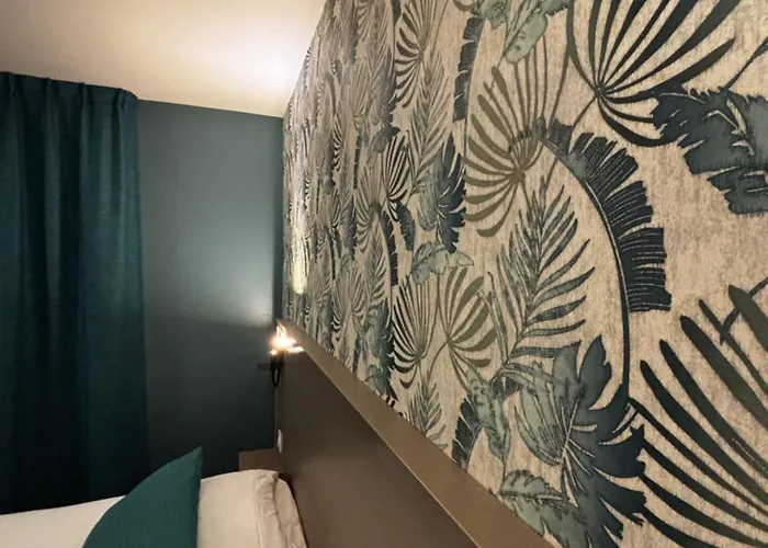 Le Valois, Centre Hotel